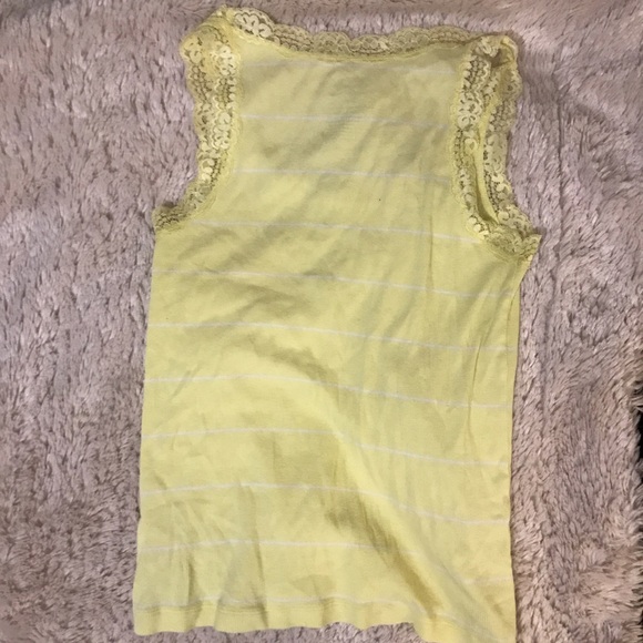 yellow faded glory vintage laced tank
medium but can fit small
super cute xoxo - Picture 3 of 5
